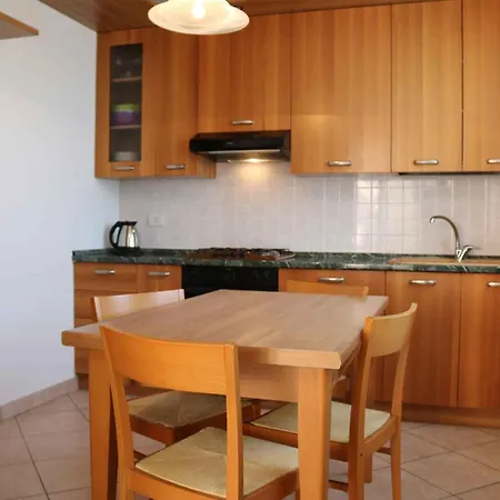 With A - C In Lazise-gardasee 57740 Apartman *
